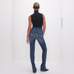 Good American Micro bootcut “Good Legs” in the color Indigo635